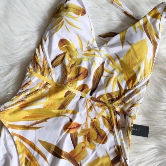 NWT BCBGMAXAZRIA One Piece Bathing Suit Size 4 (Small) Tropical Leafy Print - Picture 4 of 9